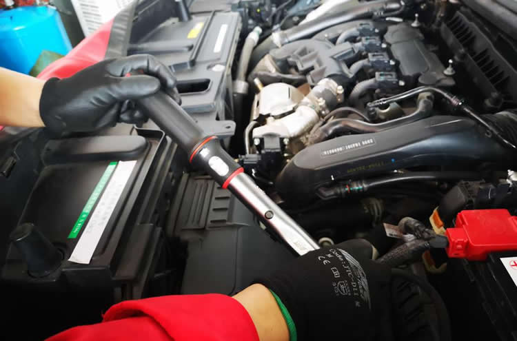 扭力扳手如何用？看老師傅實例詳細(xì)解說